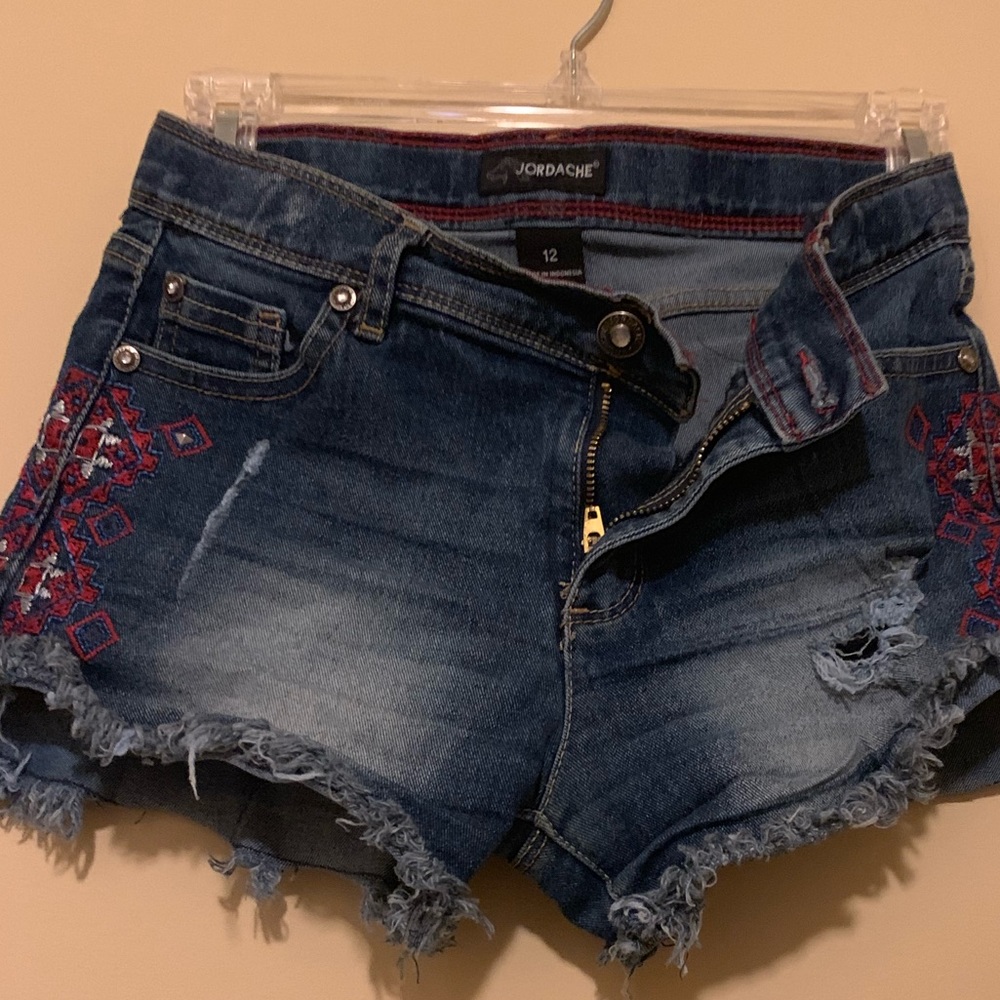 Girl’s short shorts